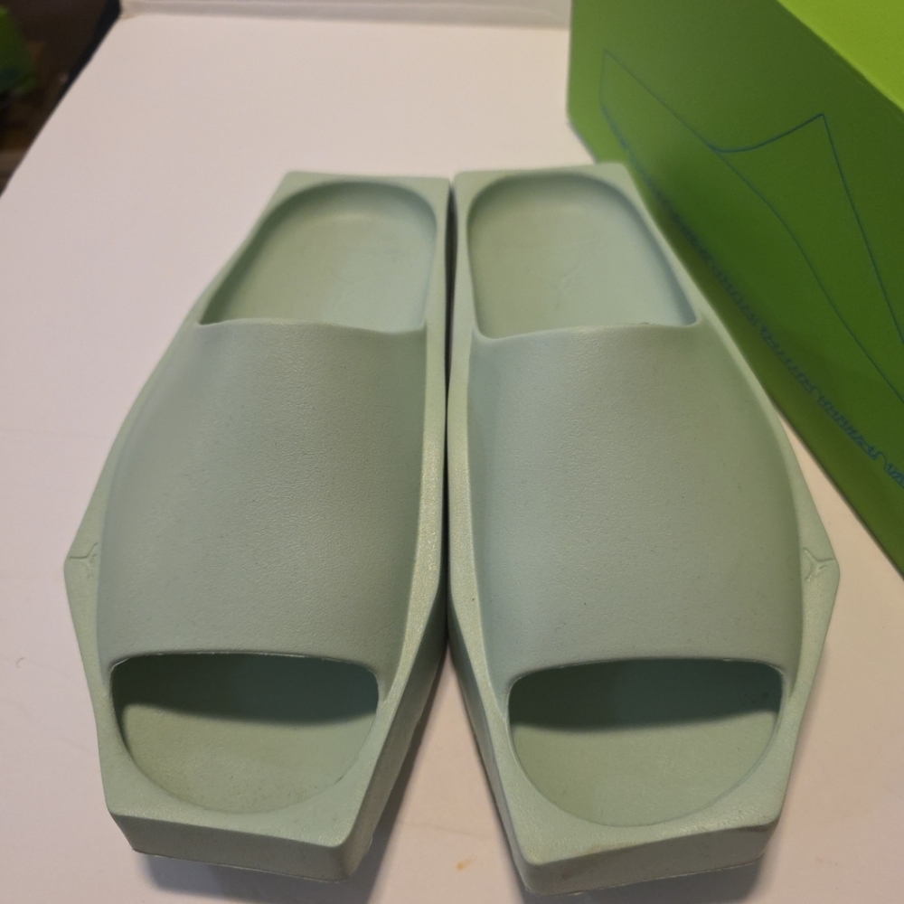 Jordan Women's Hex Slides Sandals Pistachio Sz 9 Men's 7.5 - Picture 3 of 5